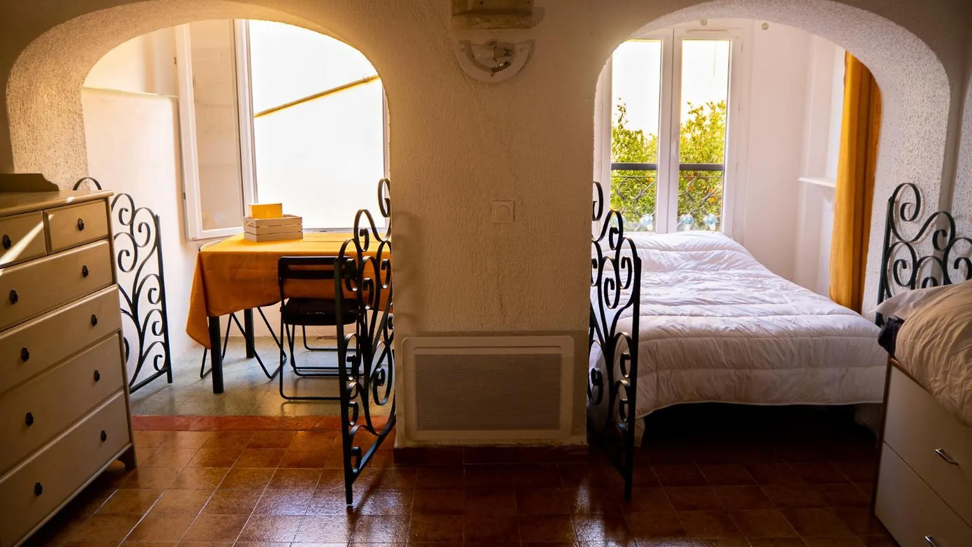 Vieux Menton Grand Studio Ensoleille Apartment